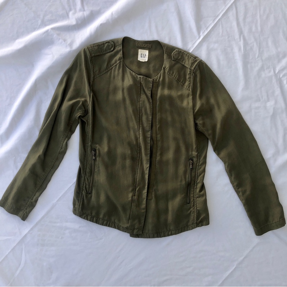 LAST CHANCE Gap military-inspired jacket